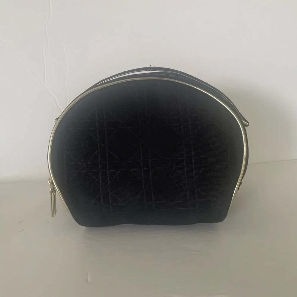 Dior Black and Gold Cosmetic Bag with Sophisticated Design - Picture 3 of 5